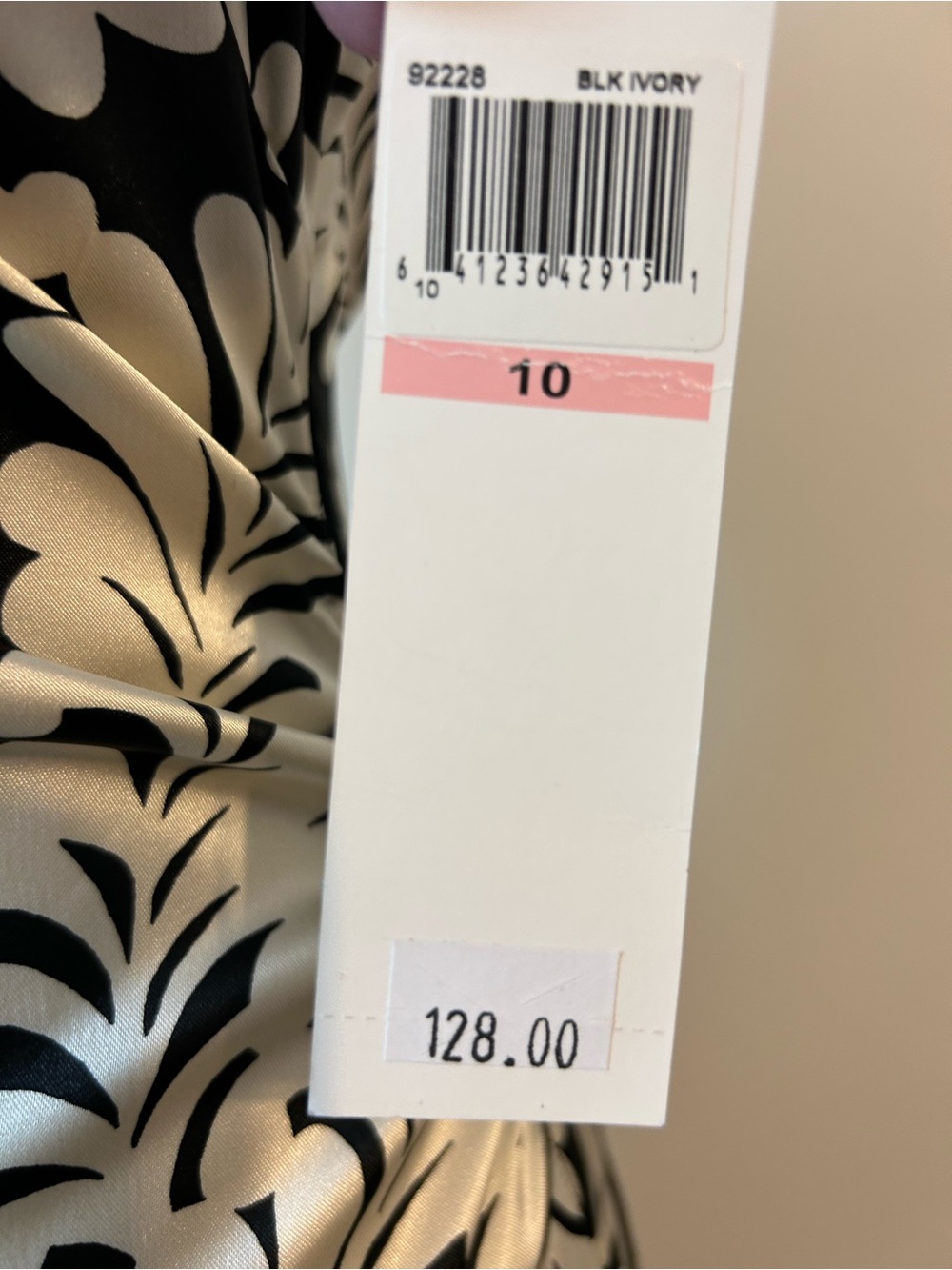 NWT Maggy London Black Ivory Scroll Print Ruched Sheath Dress Size 10 - Picture 5 of 6